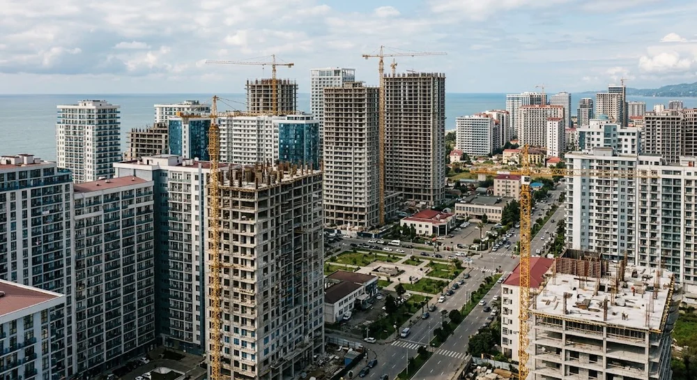 Podaż nowych apartamentów i konkurencja na rynku najmu w Batumi
